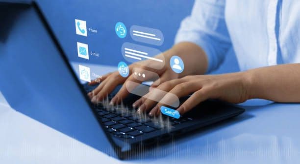 user-interacting-with-website-chatbot